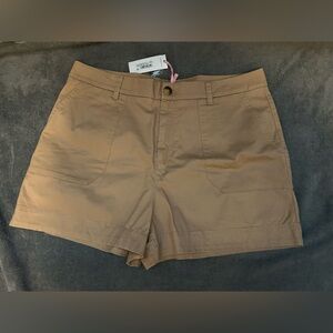 NWT vintage Chino utility short by Vineyard Vines. Size 16. Khaki.